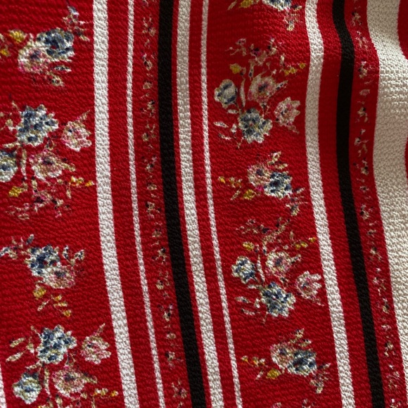 High neck patterned romper with keyhole opening - Picture 5 of 9